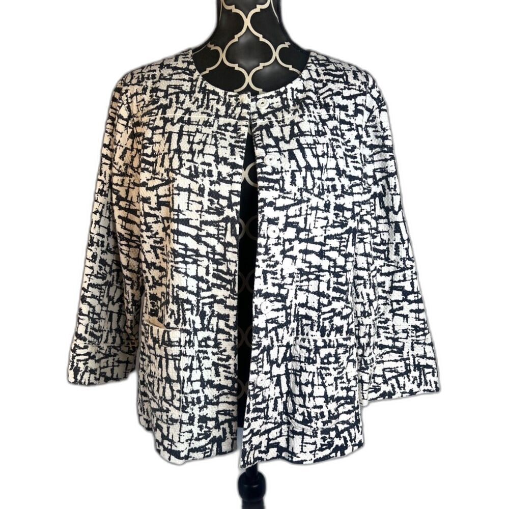 Chicos Black & White Bold Geometric Abstract Snap Front Jacket Blazer Sz 2/MD